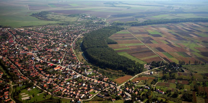 Tiszacsege látképe