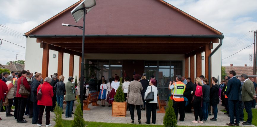 Zöldváros, Iskola energetikai korszerűsítése, Műfüves labdarúgó pálya ünnepélyes átadása